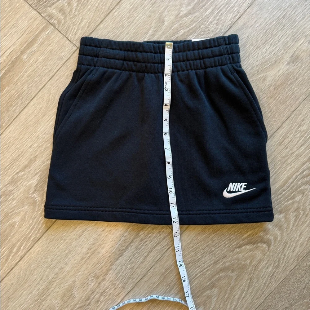 Nike underneath elastic day