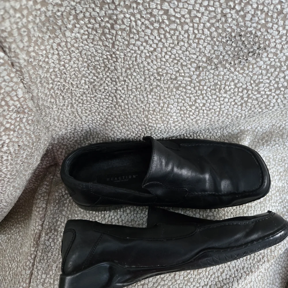 Reaction Kenneth Cole stylish design