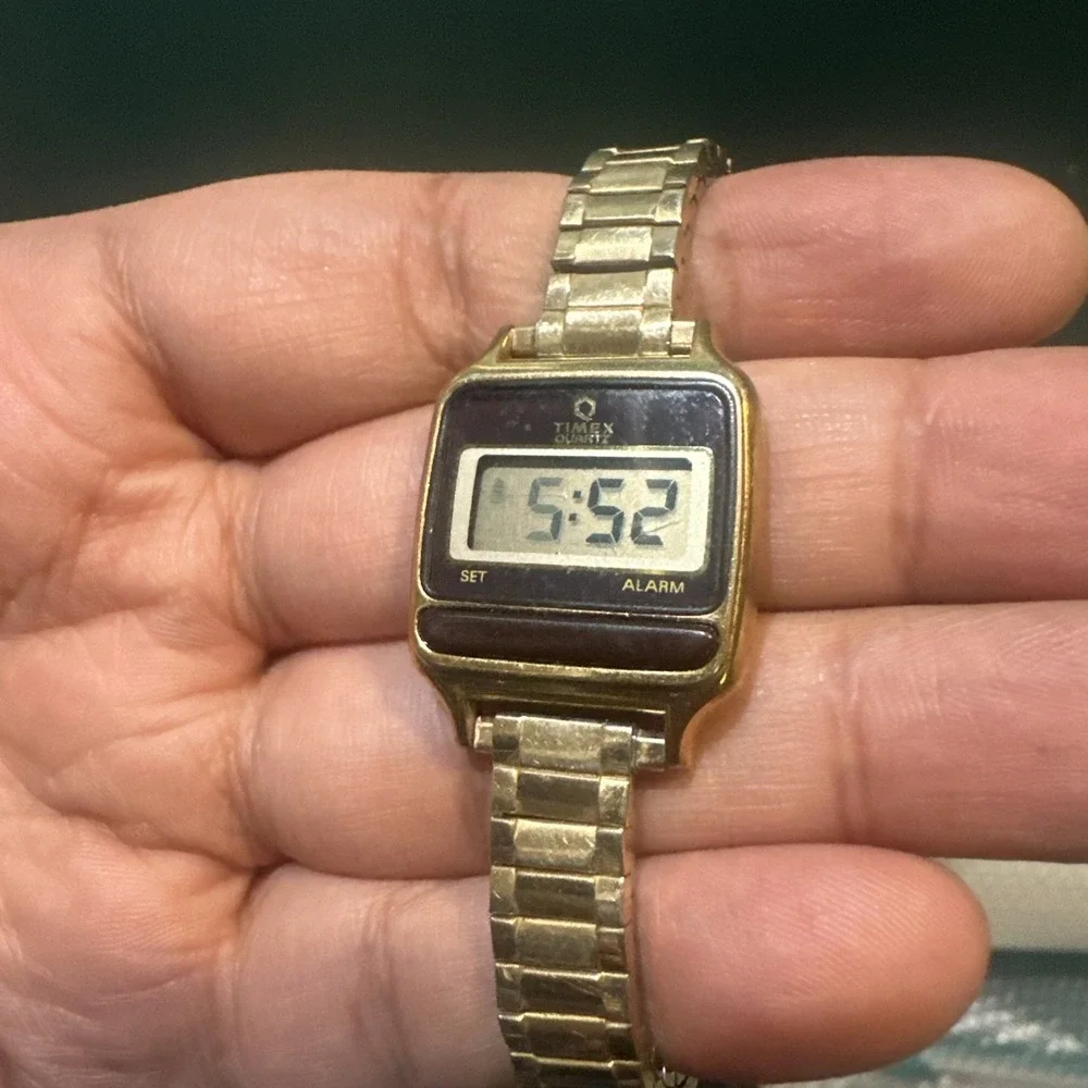 Working VTG 1980s Timex Q Quartz Digital Ladies Gold Tone Watch 24mm - NO Alarm