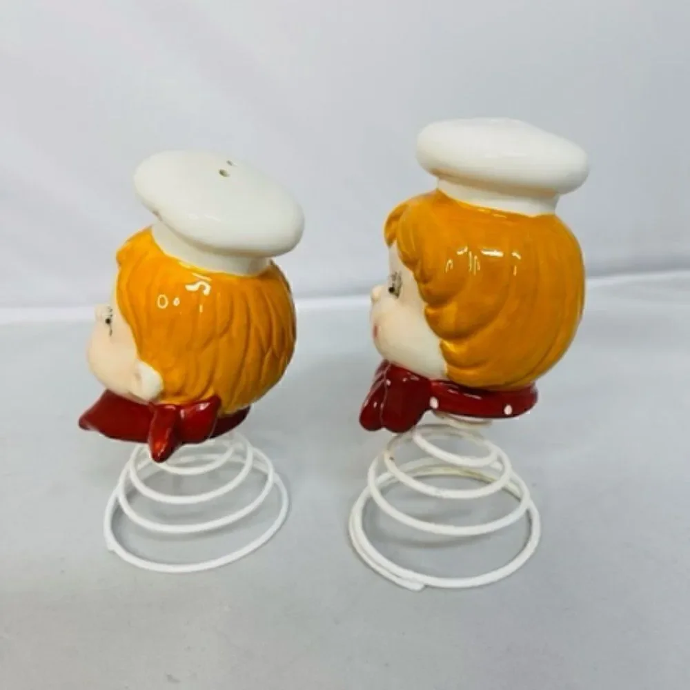 Campbell's Kids Moving Eyed Spring Base Ceramic Salt & Pepper Shaker Set Googly