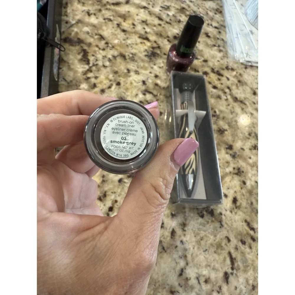 Clinique tons included