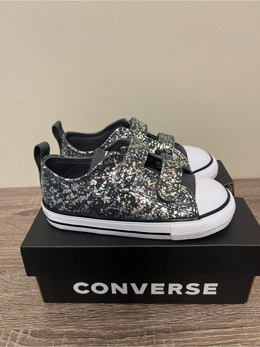 NIB Converse Dark Matter White Black Low Top Infant Size 8