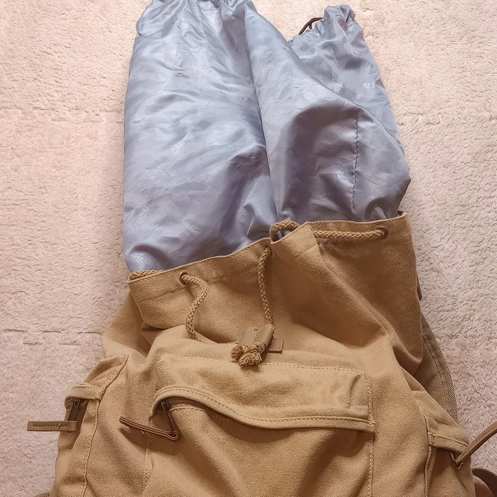 Caden tan canvas