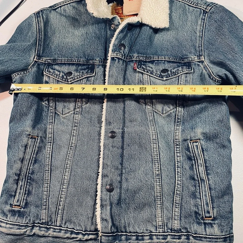 Levis men piece standout
