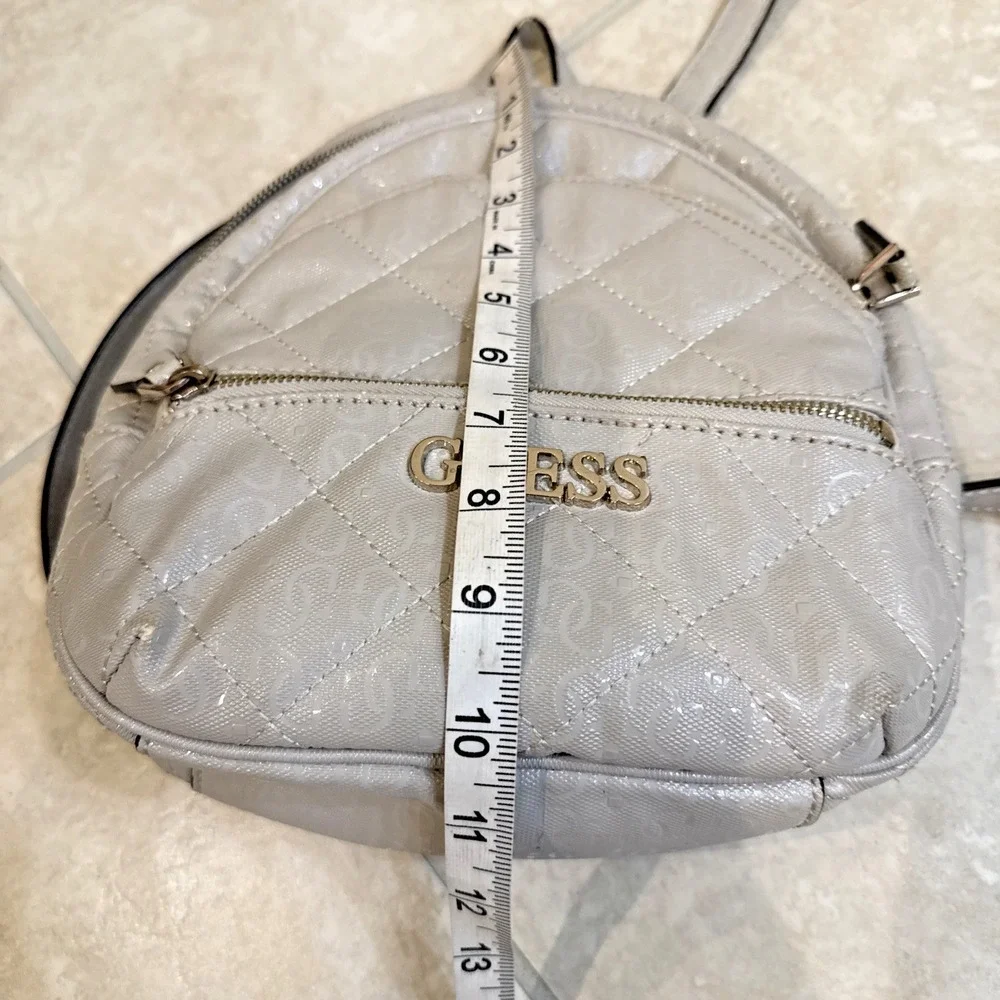 Guess light gray