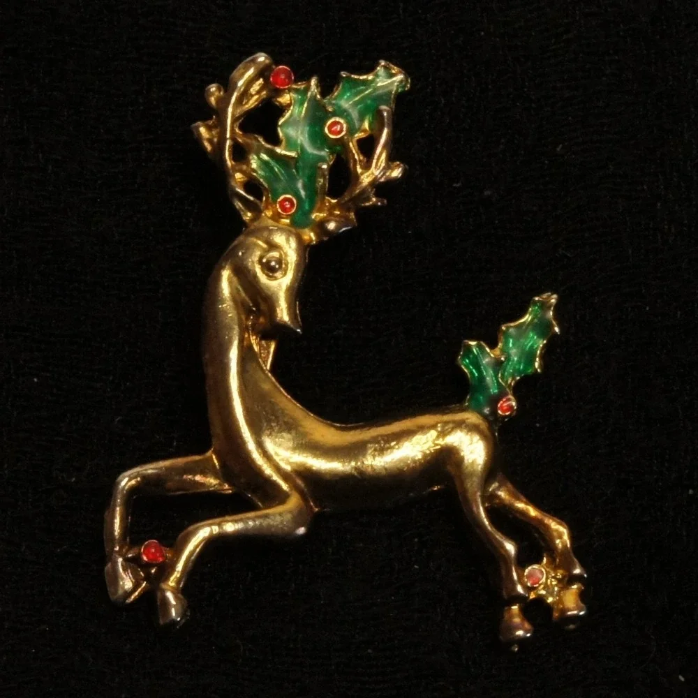 Vintage‎ Reindeer Brooch Gold Tone Christmas Pin Holly Antlers Rhinestone