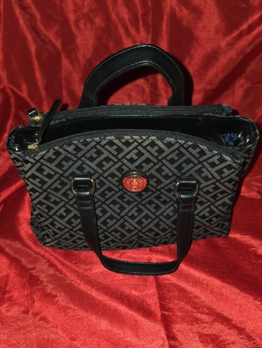 Tommy Hilfiger compact tommy