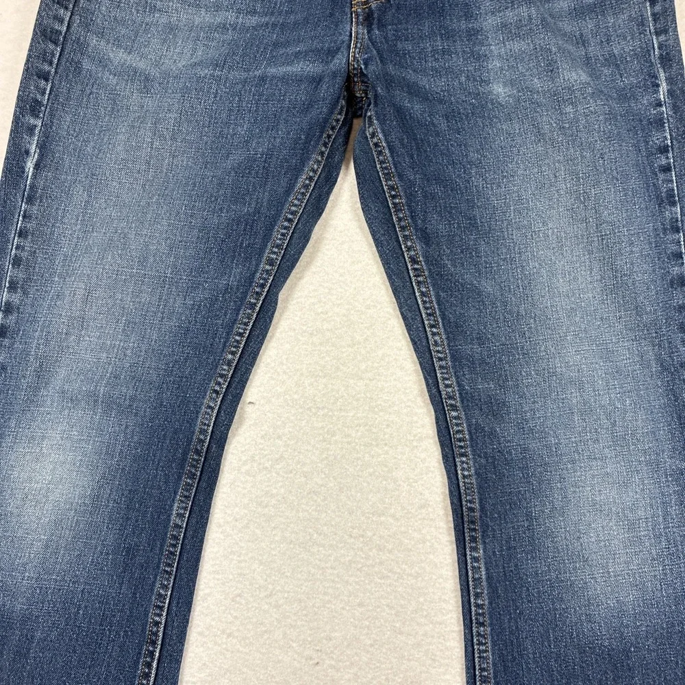 Levis features style
