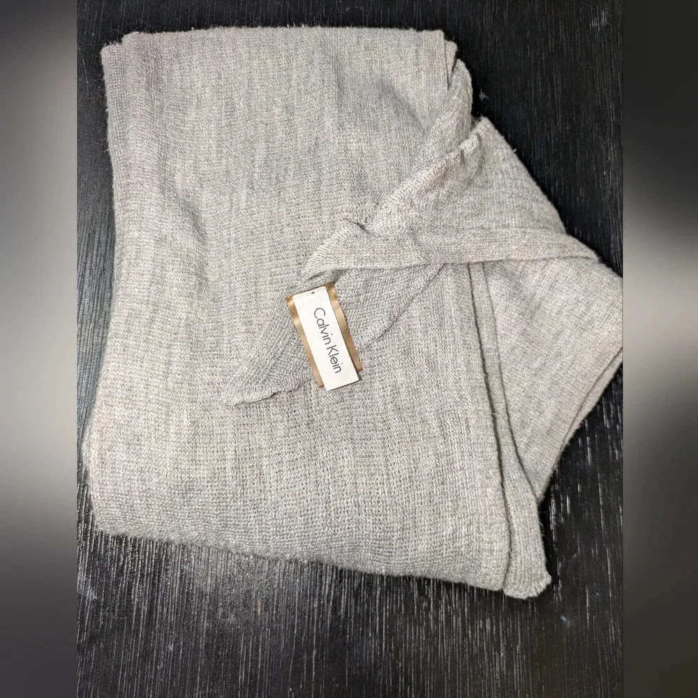 Calvin Klein Men's Gray Winter Scarf. One Size Fits All. EUC