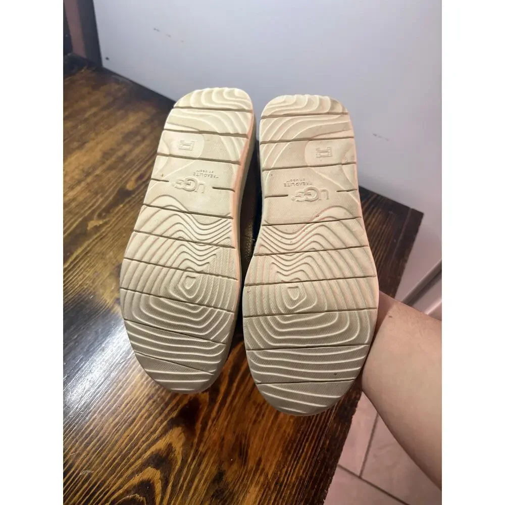 UGG thes are