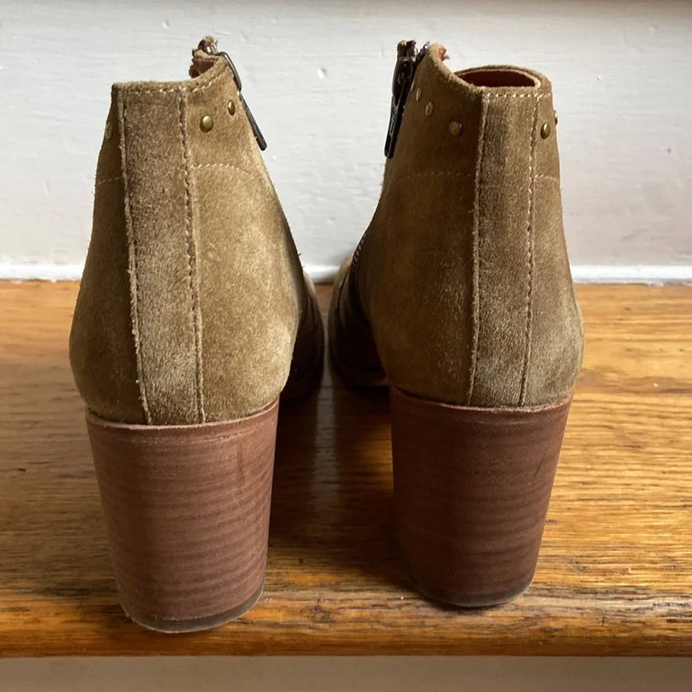 Frye Women's Nora Stud Zip Short Booties in Sand Size 8Regular