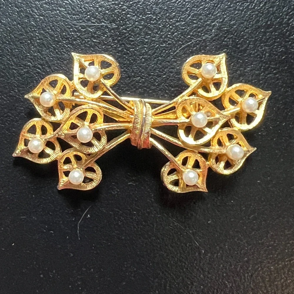 Gold Tone Filigree‎ Bow Brooch Faux Pearl Accent Floral Vintage Inspired Pin