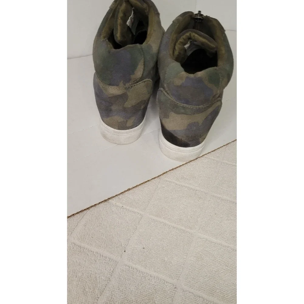 Blondo‎ Glenda  Waterproof Camo Zip Up Ankle Booties Comfortable Shoes comfort