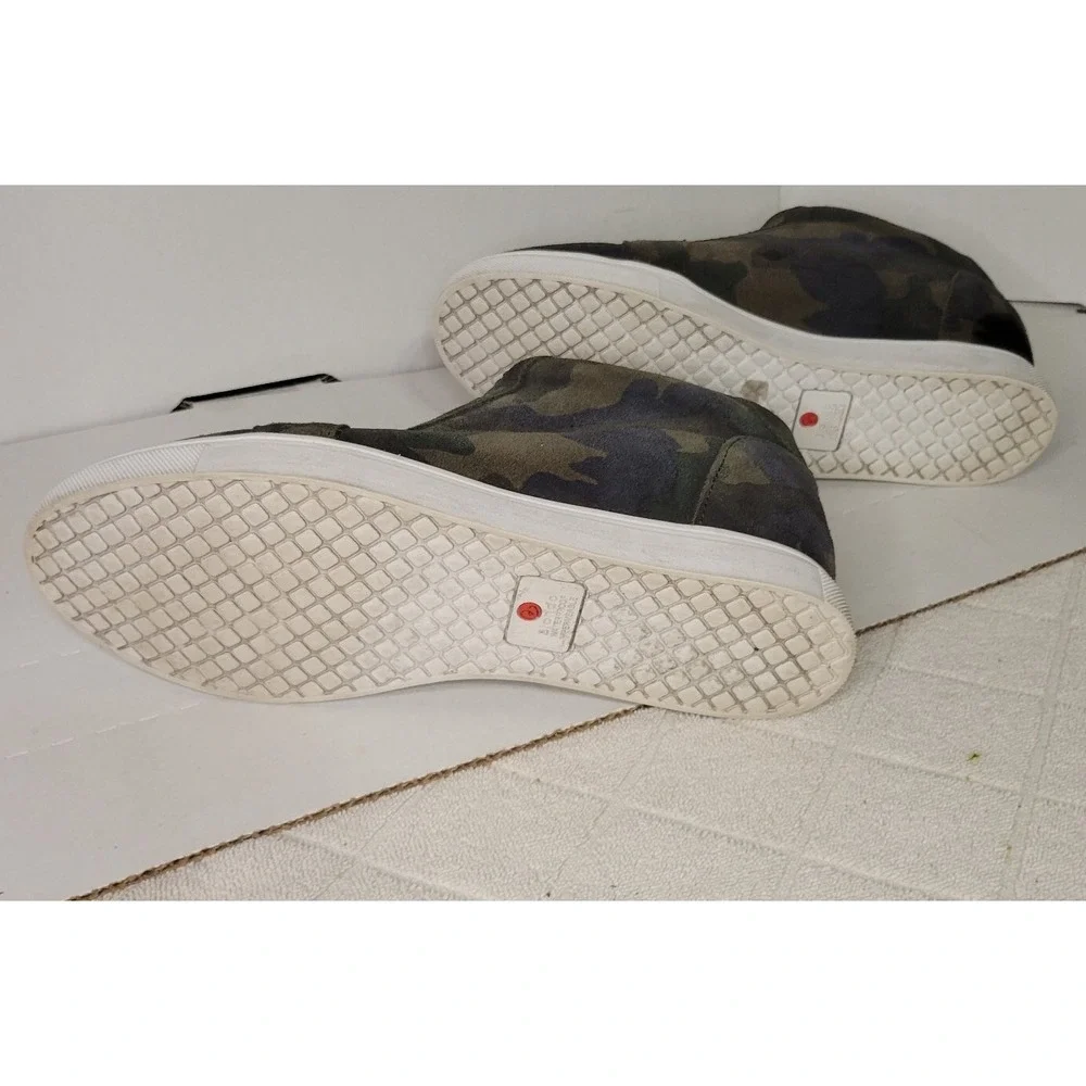 Blondo‎ Glenda  Waterproof Camo Zip Up Ankle Booties Comfortable Shoes comfort