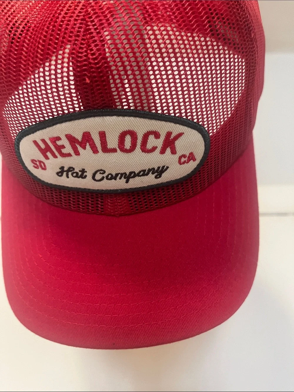 Hemlock red mesh