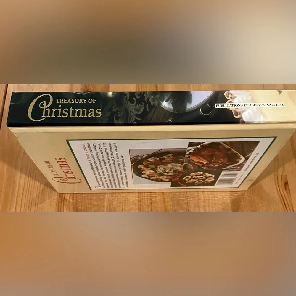 Publications International treasury christmas