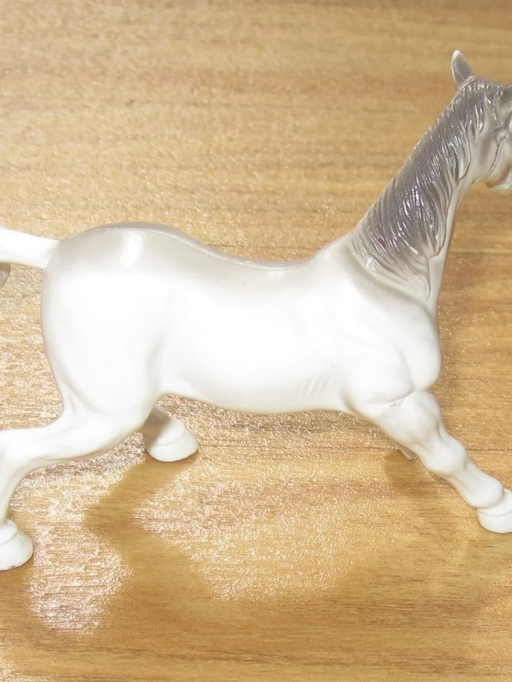 N/A horse white