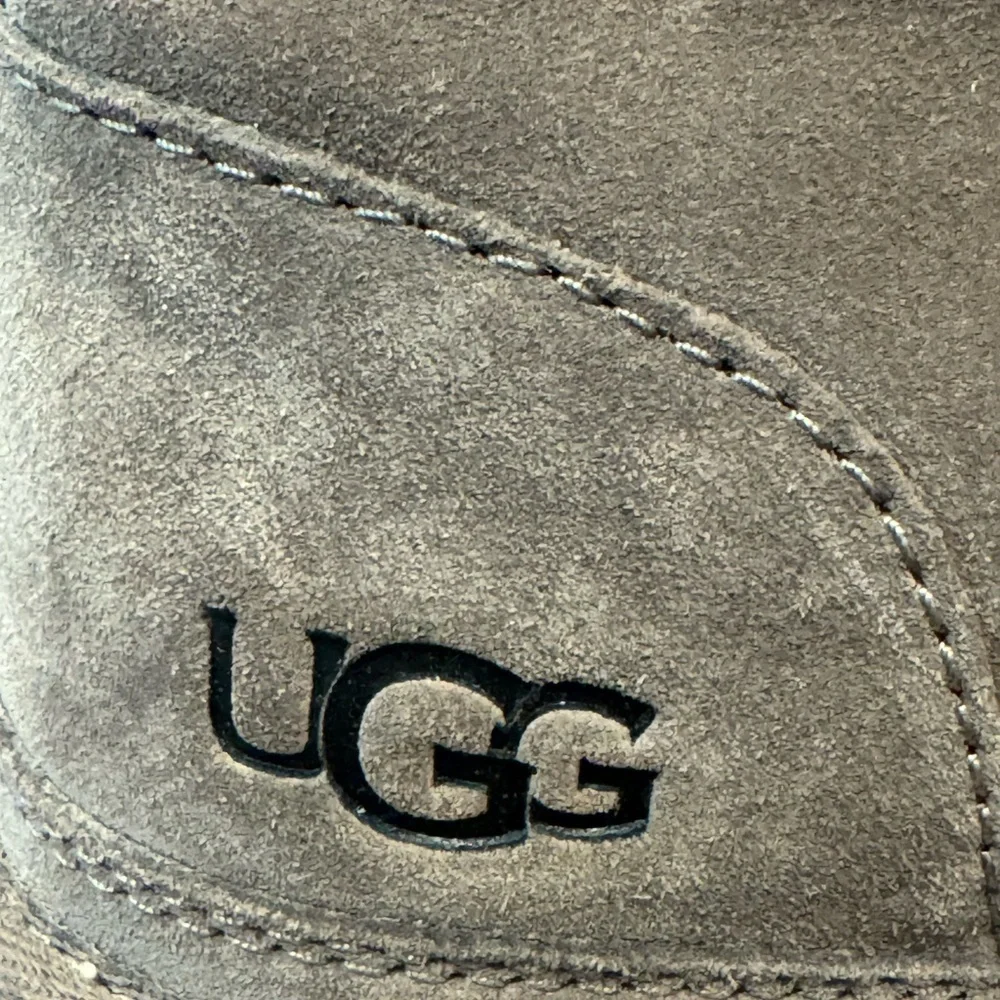 UGG new ships