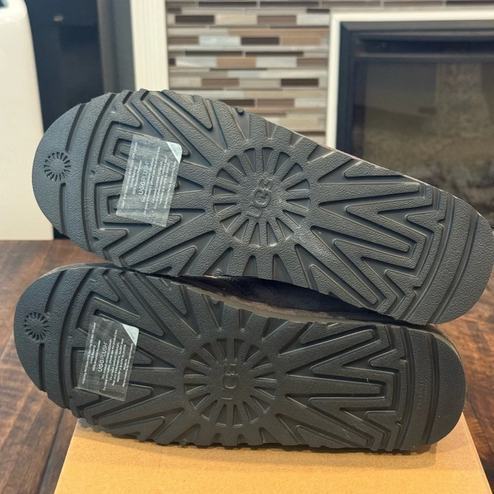 UGG new ships