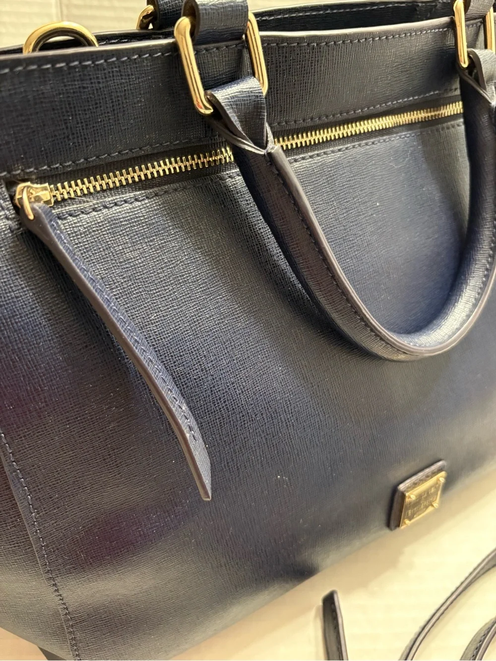 Dooney & Bourke saffiano leatherzip