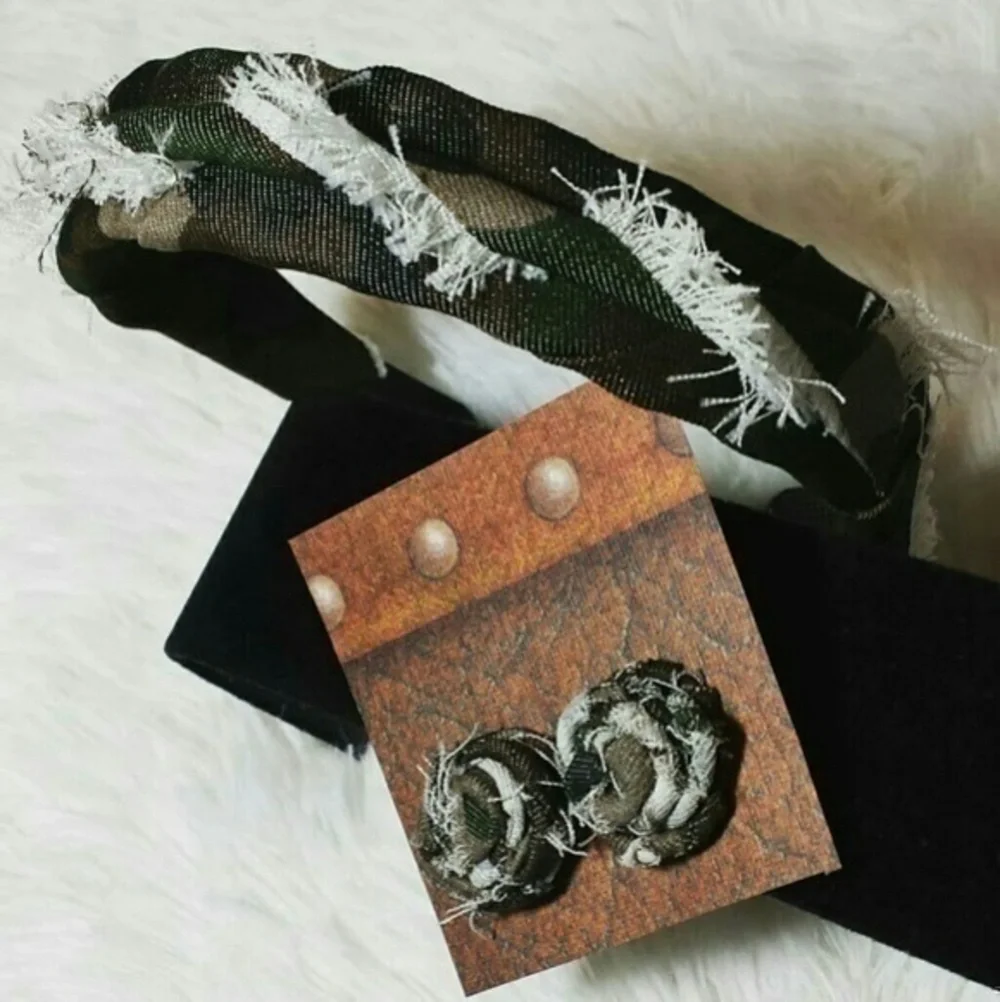 Tasty Raw Edge Camo Headband & Rose Bud Studs Set