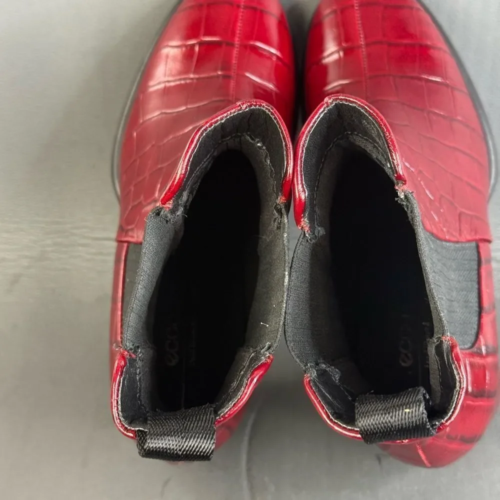 Ecco sole uniquely dual