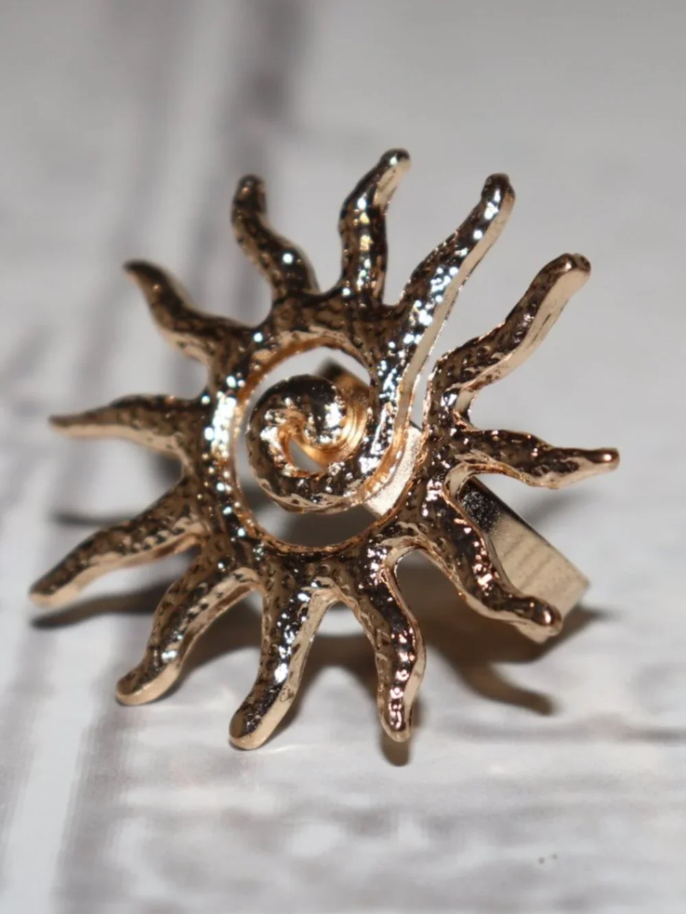 Vintagejelyfish nwot gold