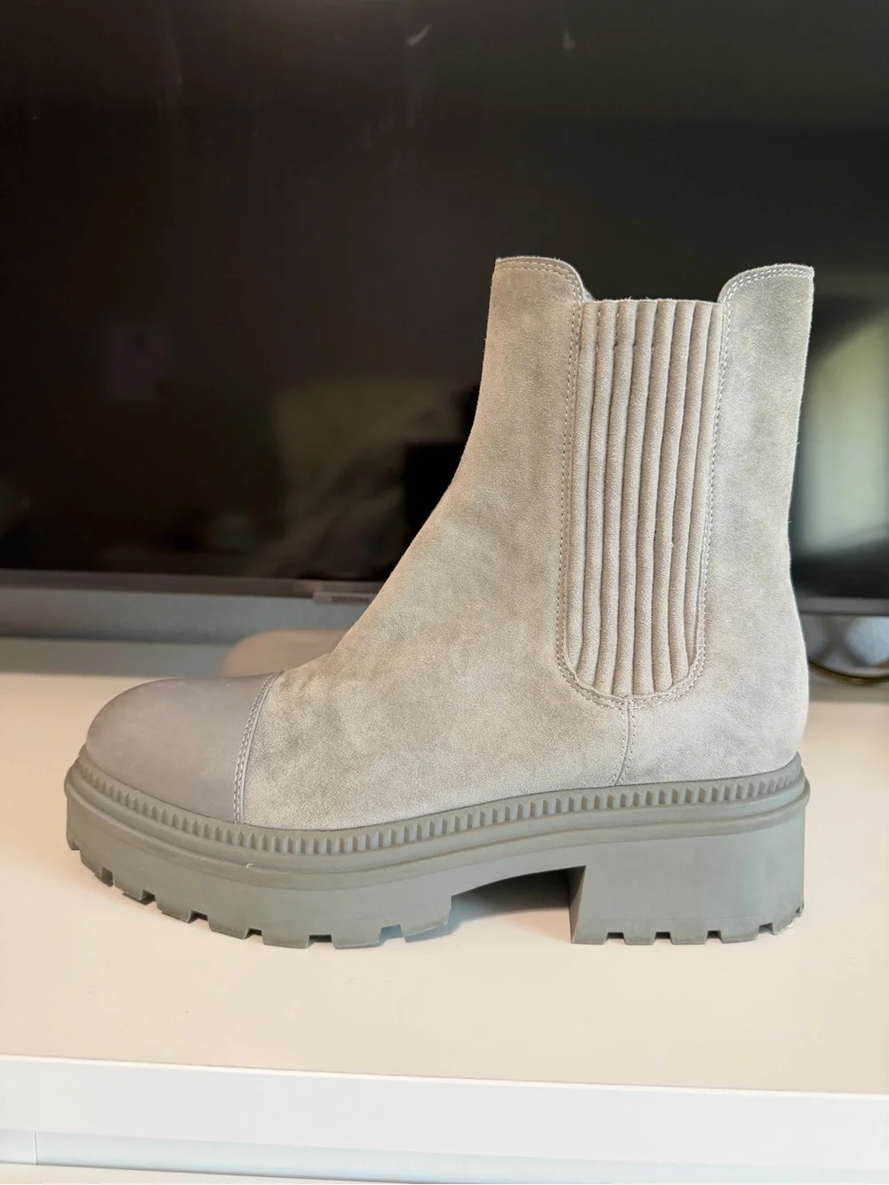 Marc Fisher LTD Gray Suede Chunky Platform Chelsea Boots Size 8M
