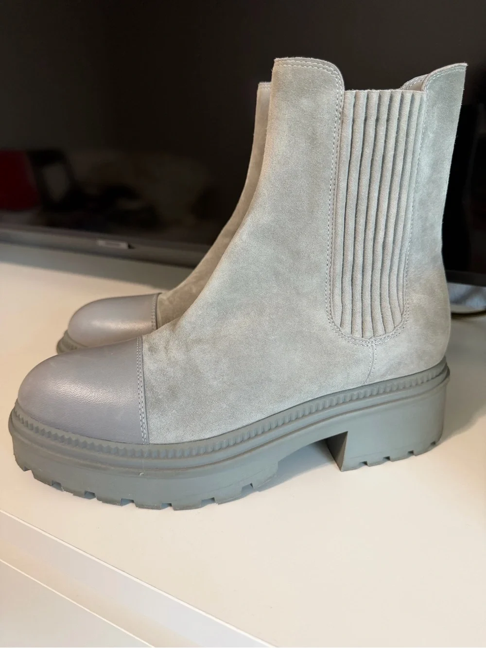 Marc Fisher LTD Gray Suede Chunky Platform Chelsea Boots Size 8M