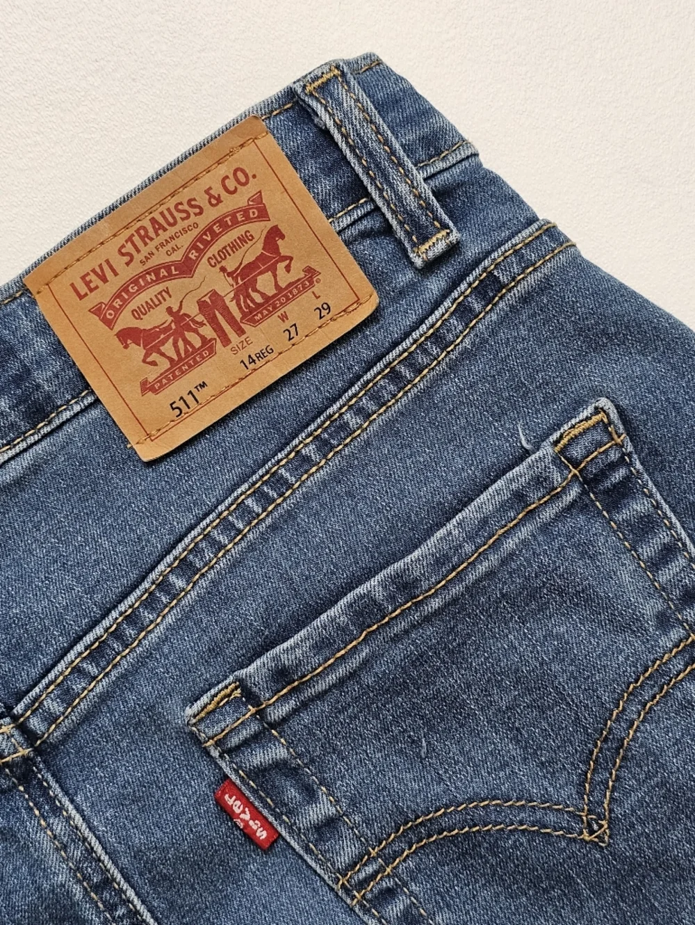 Levis essentials fall outfits