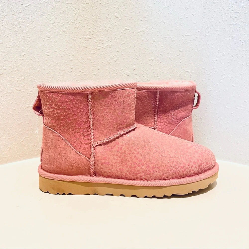 UGG classic mini