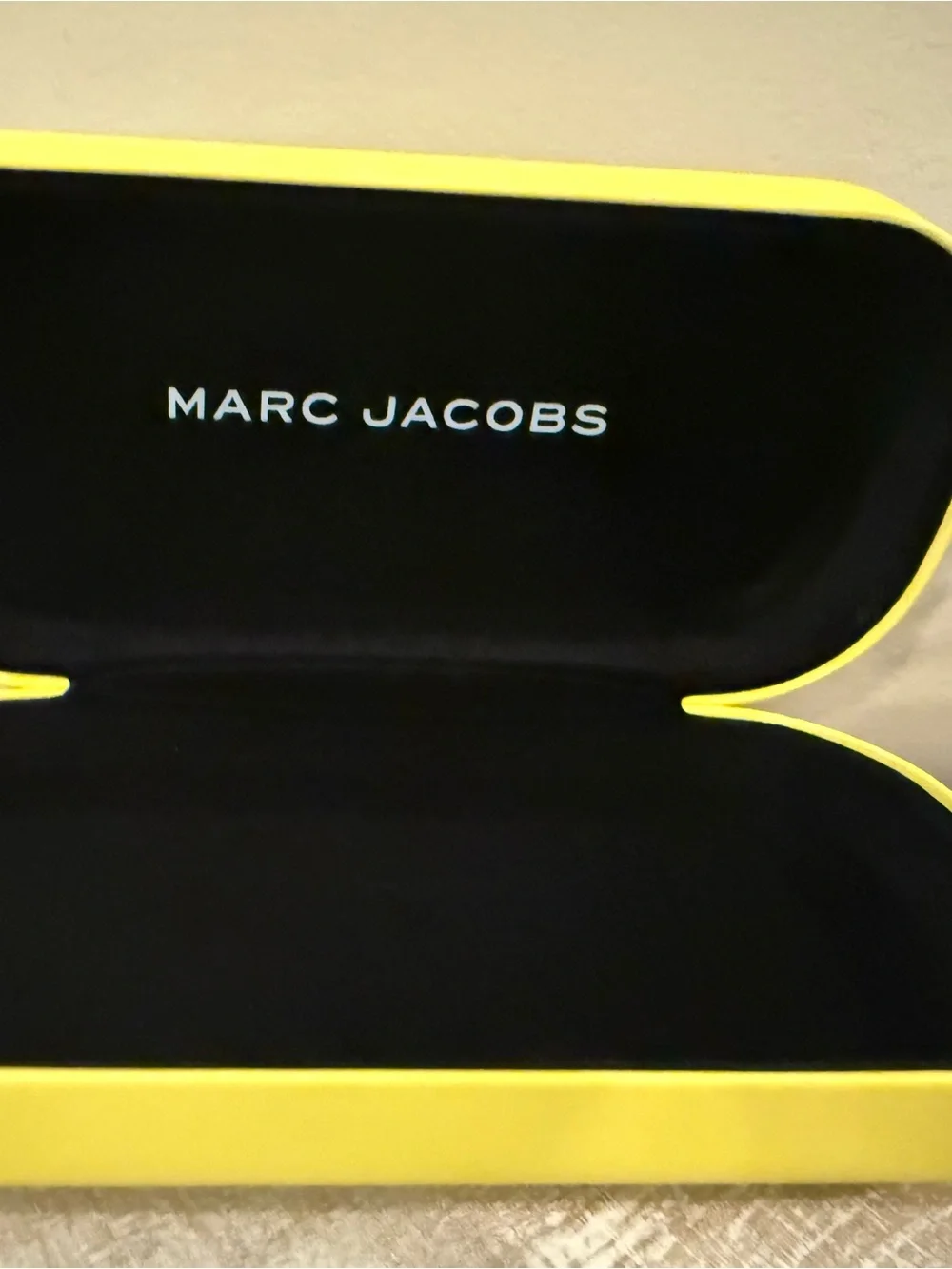 Marc Jacobs sturdy hard