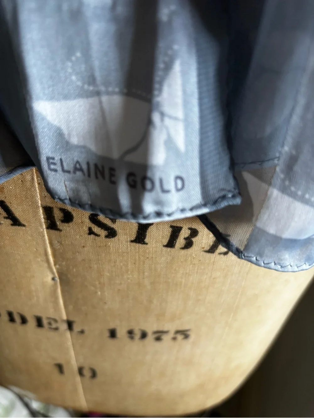 Elaine Gold light blue