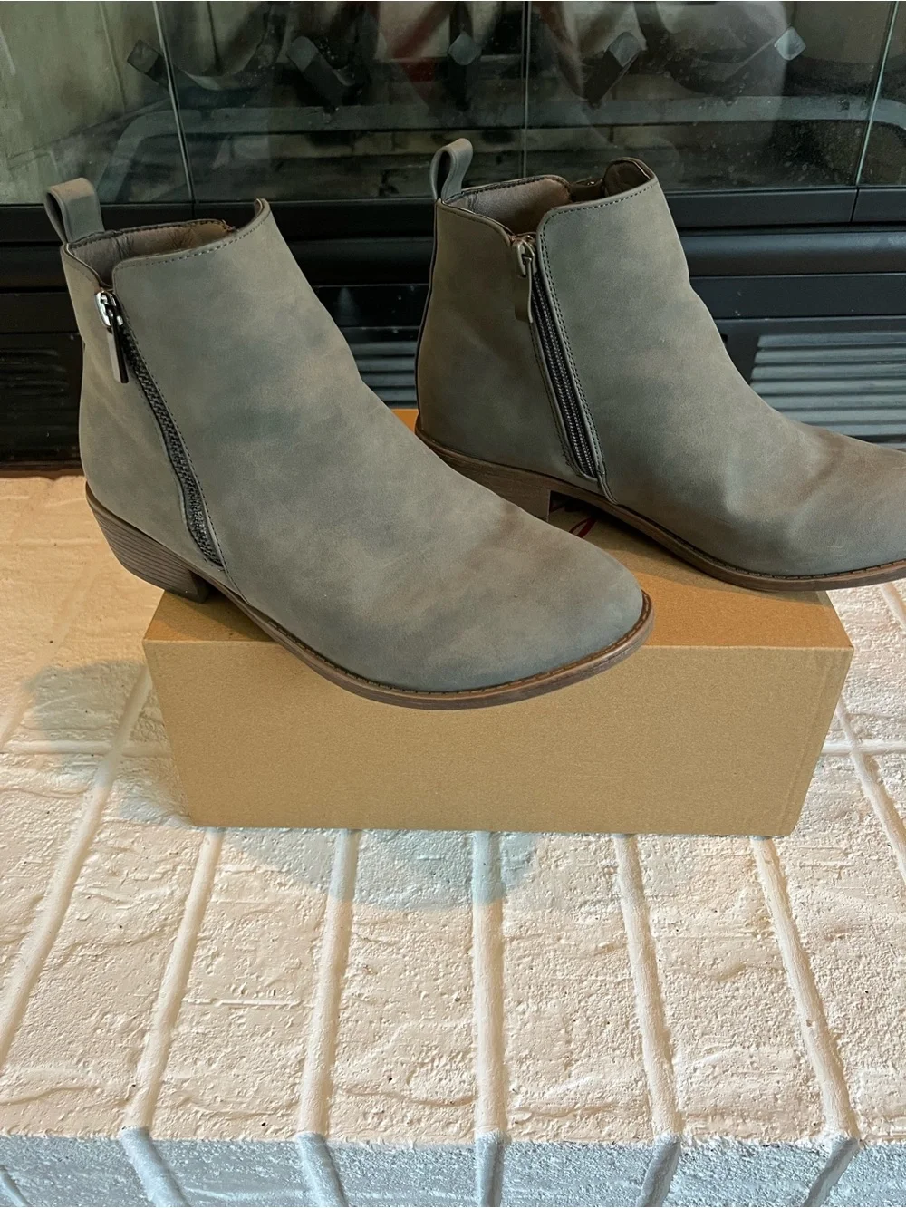 Jeossy Milan Grey Ankle Boots – Women's Size 9, Low Heel Ankle Booties -with box