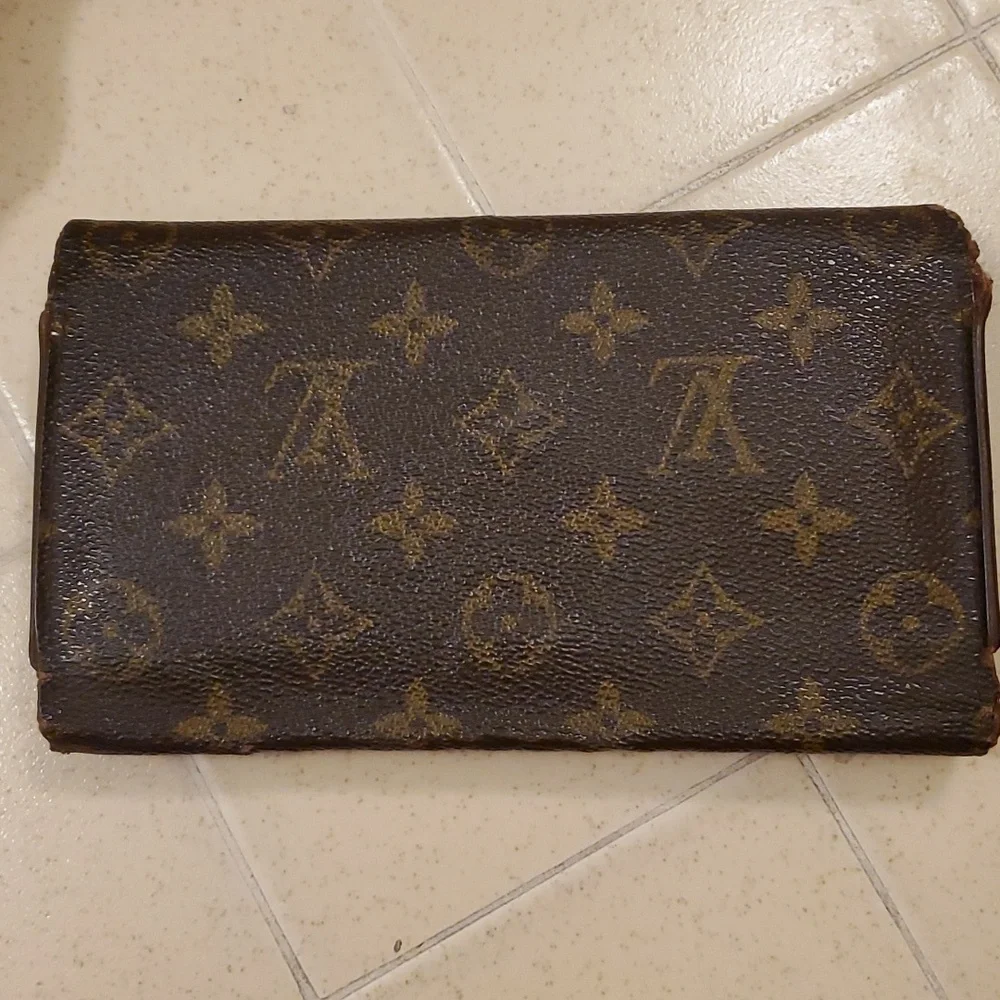 Louis Vuitton very good