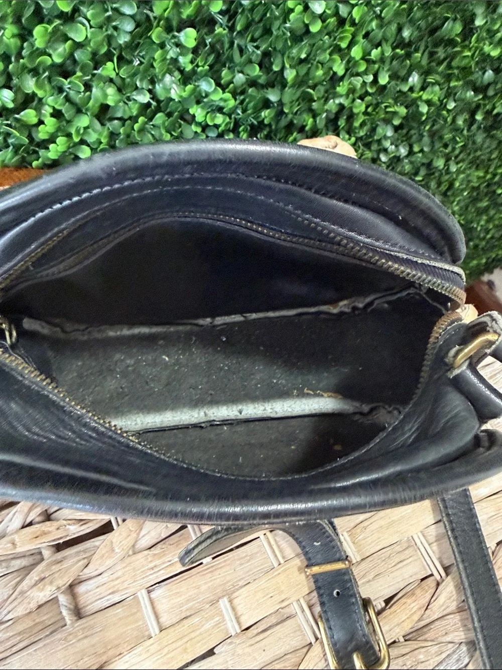 Coach compact round