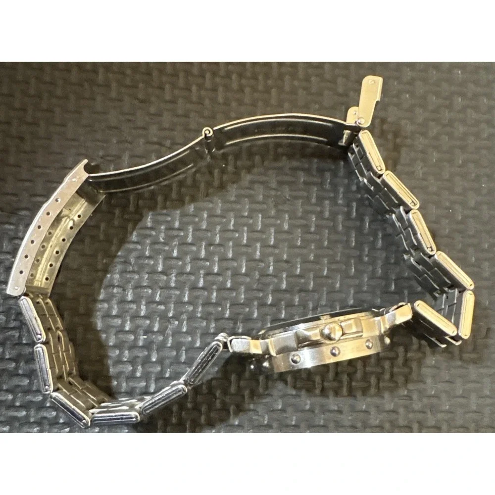 The Unbranded Brand skeleton automatic