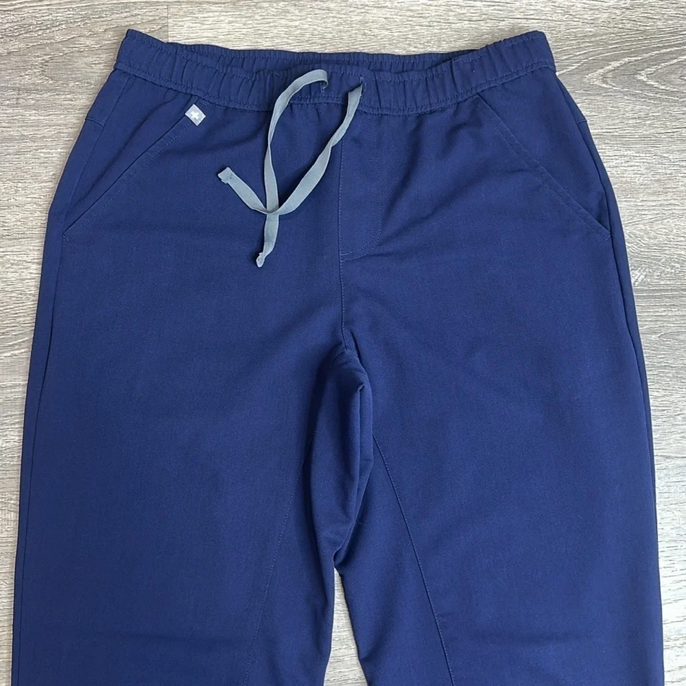 Figs color navy