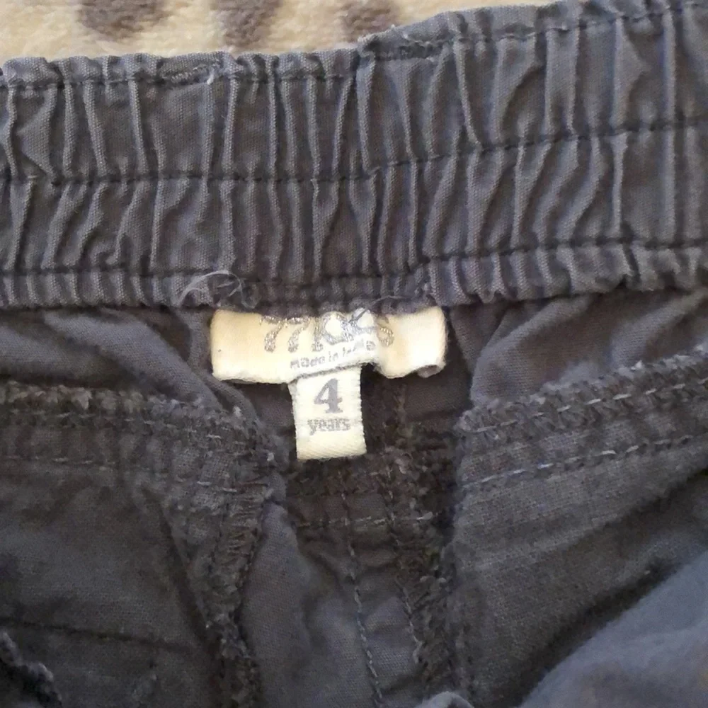 77kids euc shorts