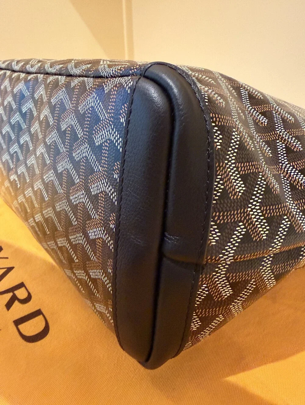 Goyard iconic artois