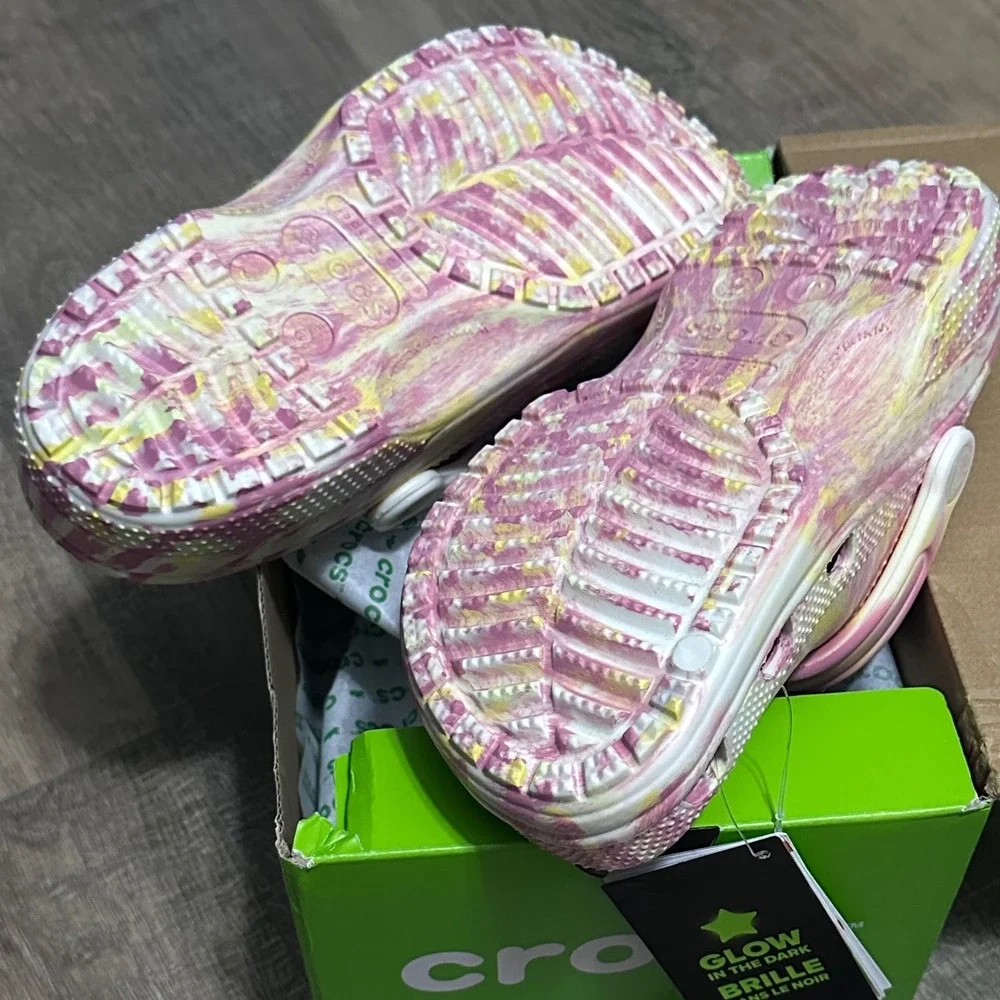 CROCS classic glow
