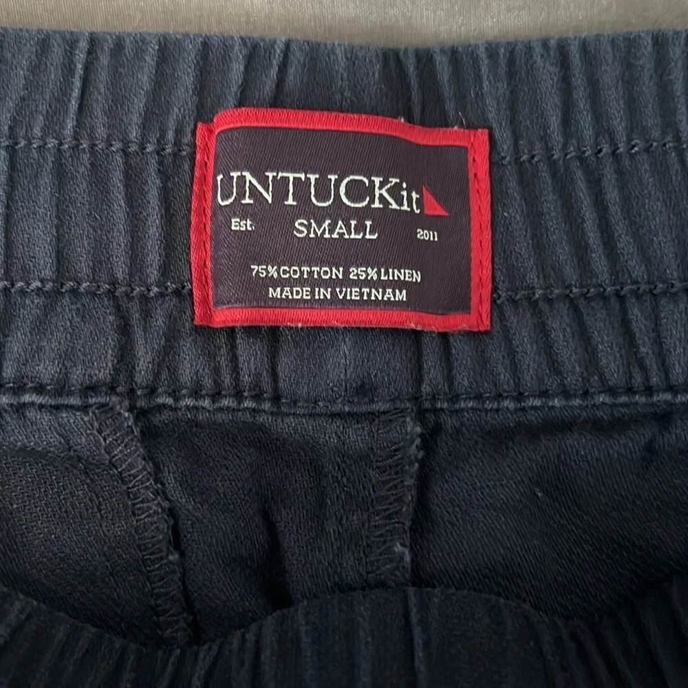 UNTUCKit size small