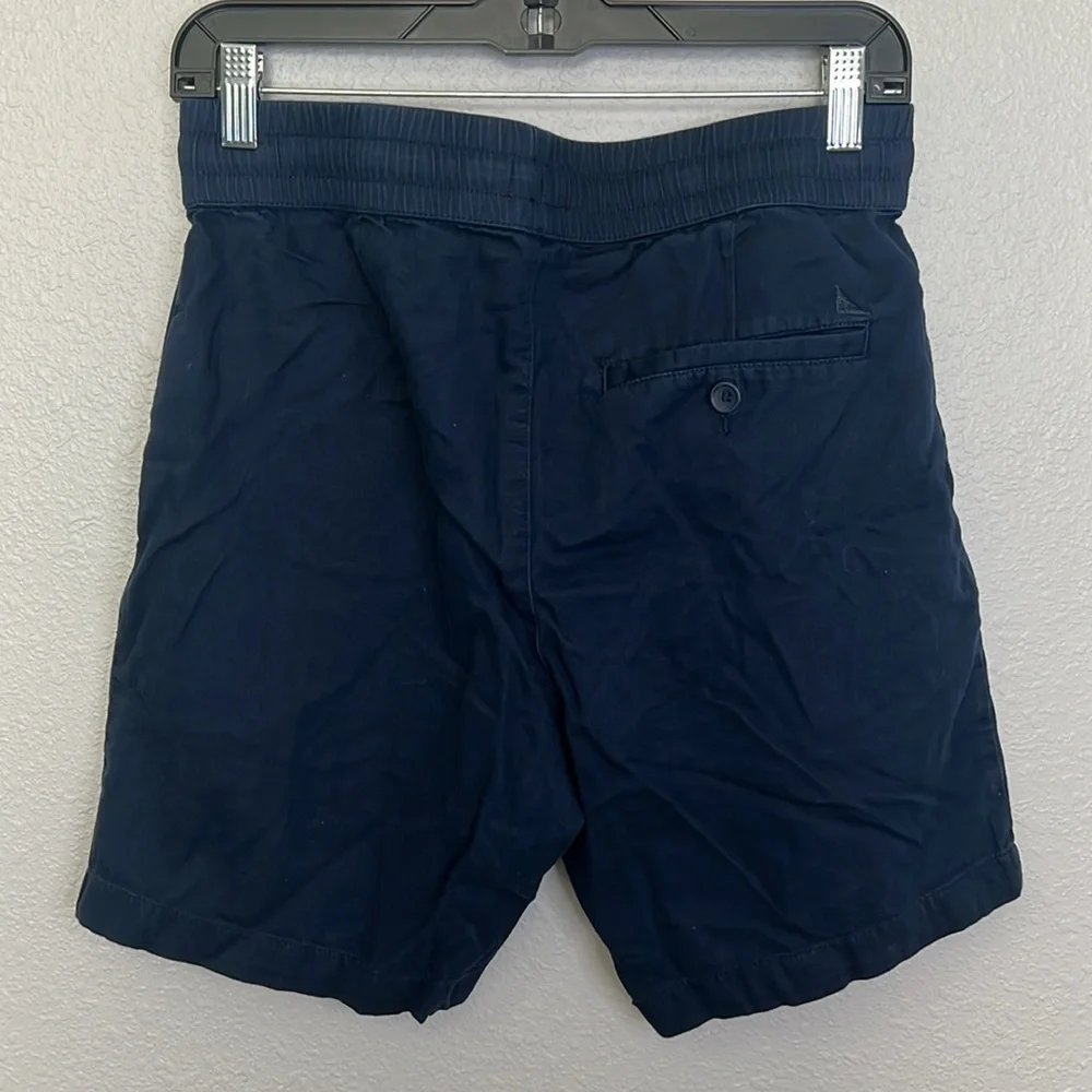 UNTUCKit size small