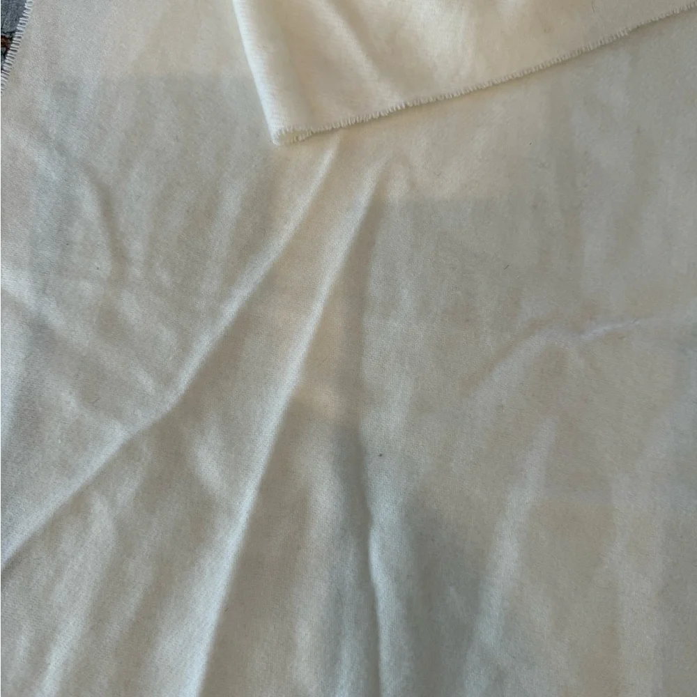 N/A elegant cream