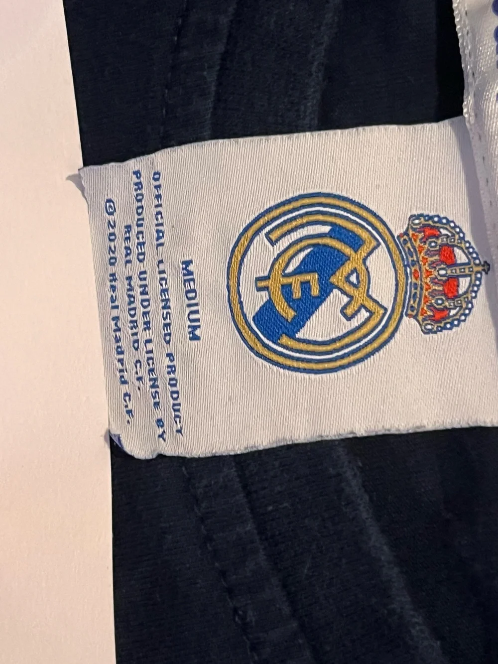 Real Madrid logo layering