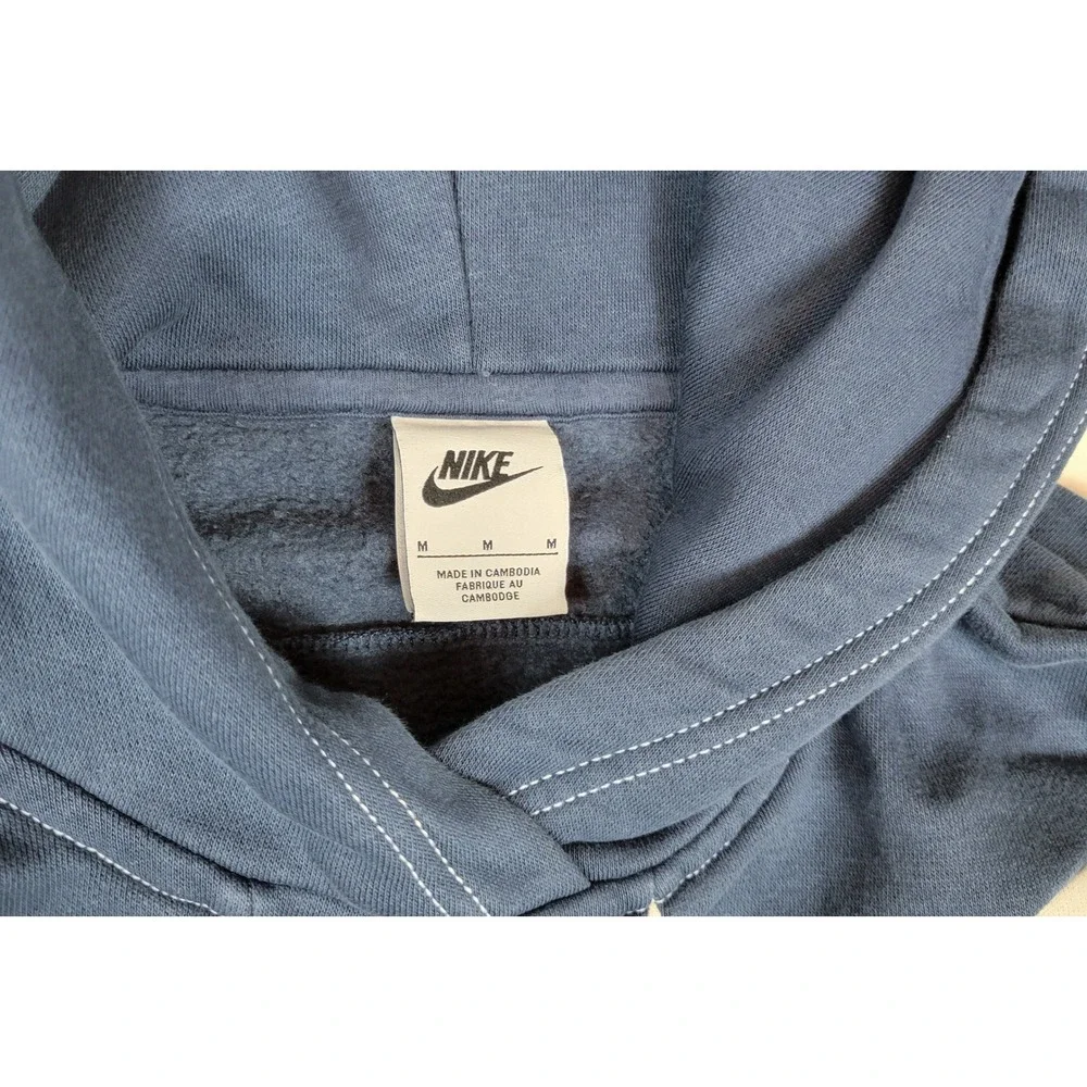 Nike sportswear swoosh