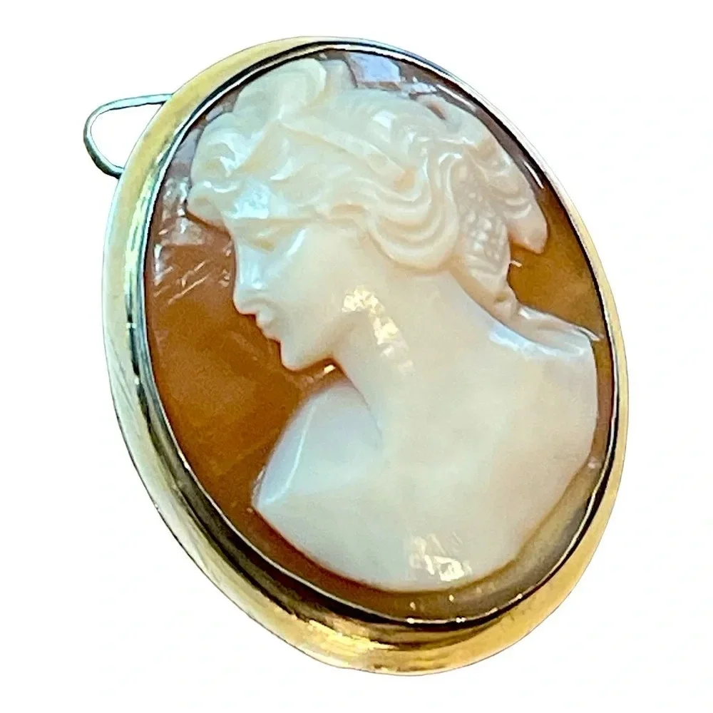 Left-Facing Nude Ceres Shell Cameo Sterling Silver Brooch/Pendant