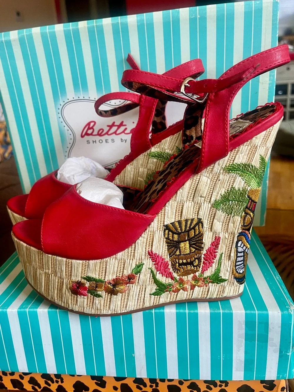 Bettie Page enchanted tiki platforms sz 9