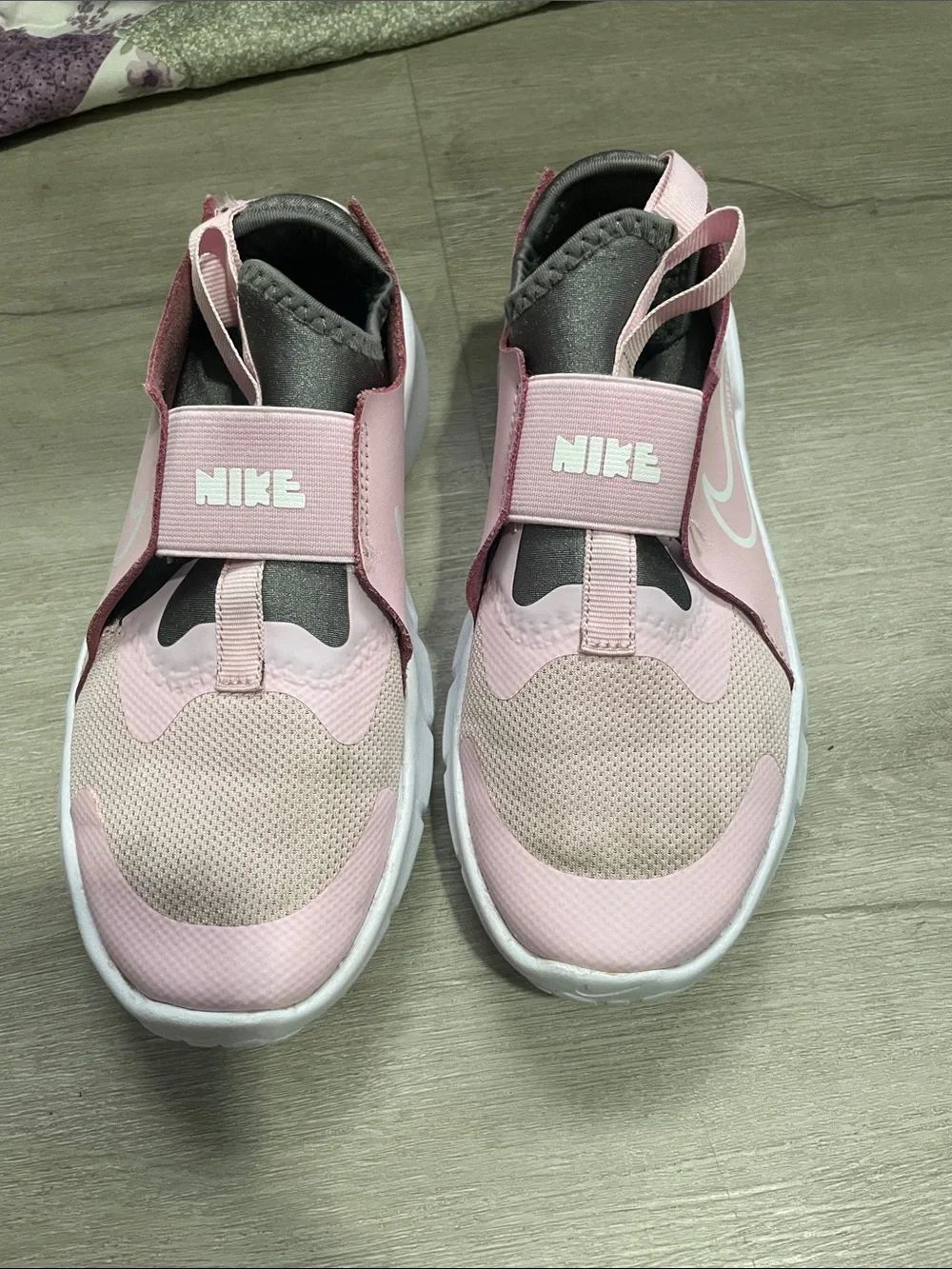 Nike Kids Pink and Light Pink Slip-On Sneakers