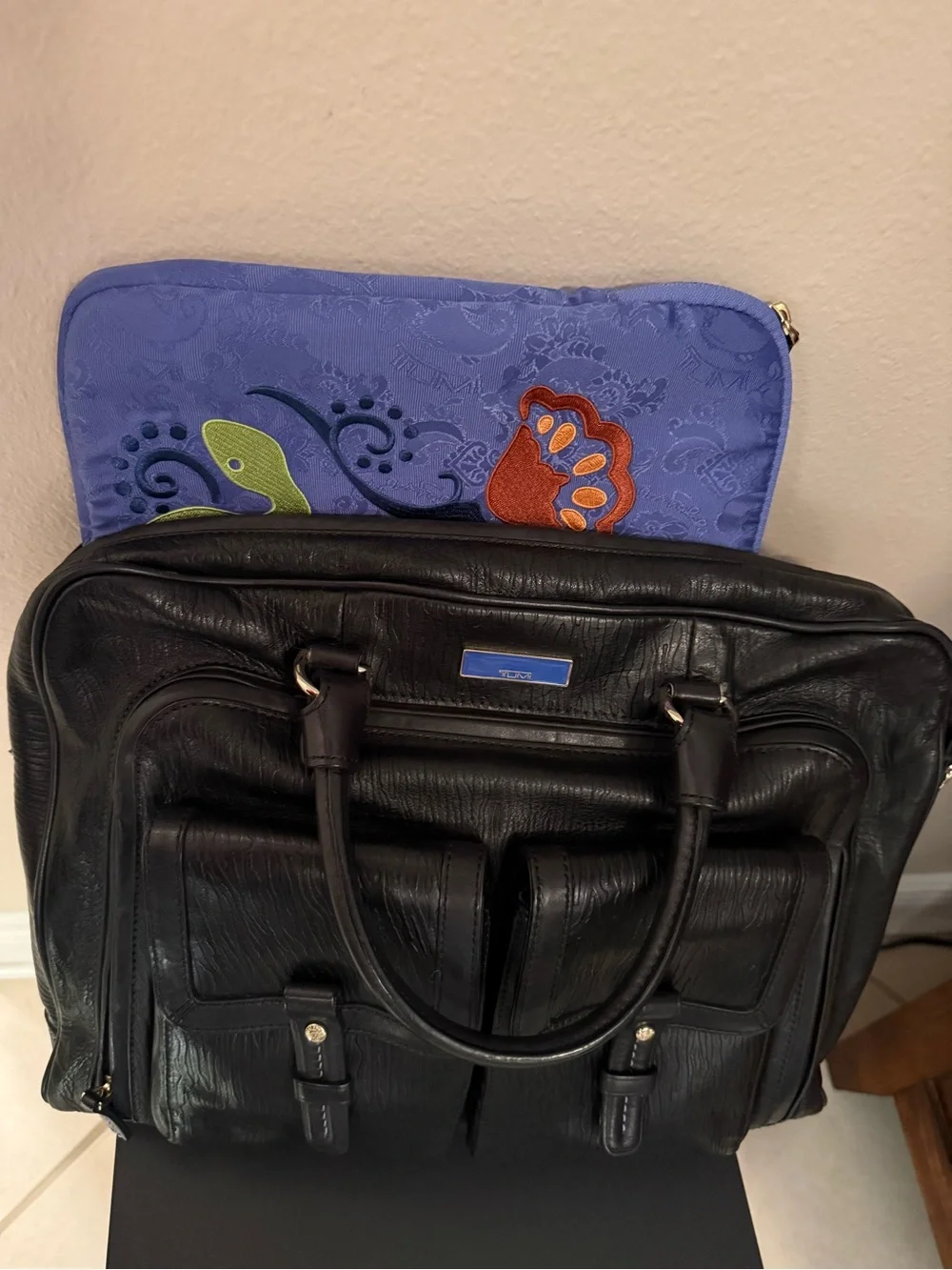 Tumi premium carlos